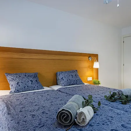 Front De Piscine Apartman