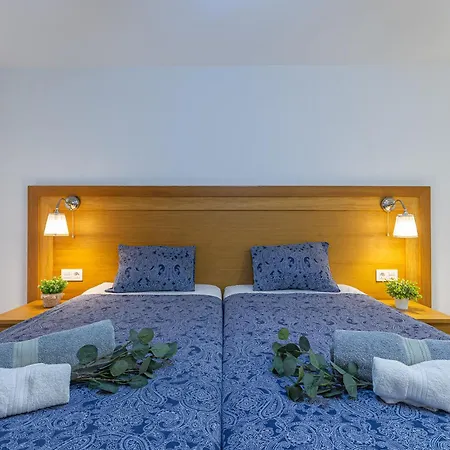 Front De Piscine Apartman *