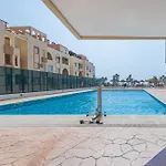 Lägenhet Front De Piscine